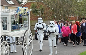 British parents organized a "Star Wars Funeral" for a boy with cancer to complete his last wish.jpg