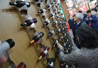 Why Chinese people are eager for luxury goods.jpg