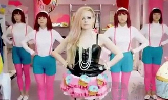 The dressing style of Avril Lavigne’s new song has changed to pink. .jpg