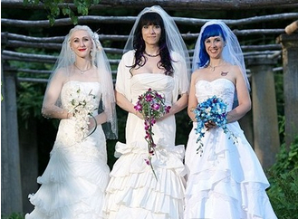 Three lesbians in the United States will welcome new members in their married three-person family .jpg