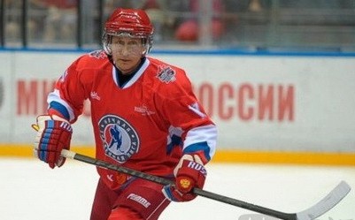 Putin scored 6 goals in the ice hockey rink to help the team win.jpg