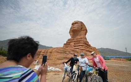 中国奇葩山寨狮身人面像遭埃及投诉.jpg