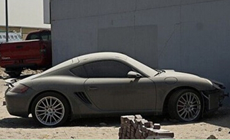 Luxury cars are abandoned everywhere in Dubai. Car owners flee in debt.jpg