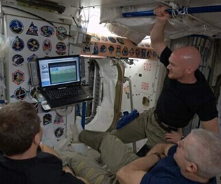 The most special fans astronauts watch the World Cup in space.jpg