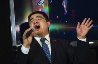 Why Chen Guangbiao became the "most interesting" person in China.jpg