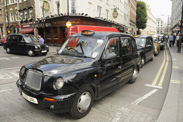 Black London taxis will drive onto the streets of Shanghai.jpg