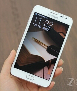 Apple and Samsung's high-end mobile phones will be squeezed in the Chinese market.jpg