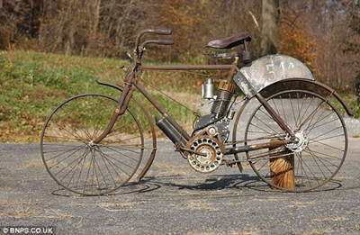 The 105-year-old bicycle auction price was as high as 50,000 pounds.jpg