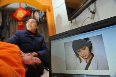 少女拒绝求爱遭毁容 凶手被指官二代引爆舆论谴责.jpg