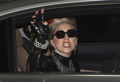 Entertainment Information: Gaga wants to buy fakes to provoke public anger.jpg
