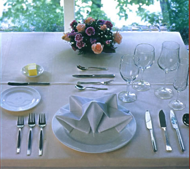 英美文化:10条不可不知的西方餐桌礼仪
