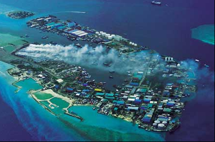 马尔代夫"天堂岛"变垃圾场 日烧330吨垃圾.jpg