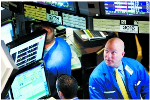 Focus on society: Central banks in Europe and Asia attempted to stimulate the sluggish global economy yesterday by loosening monetary policy and cutting interest rates. Central banks in Europe and Asia have lowered interest rates to ensure growth.jpg