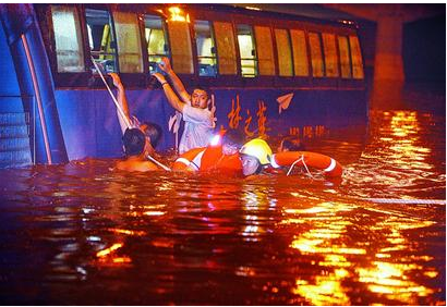 水漫京城 政府处置不力遭网民炮轰.jpg