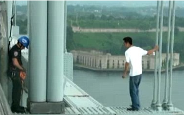Chinese man committed suicide by jumping off a bridge in New York. The police fellow used dialect to persuade him.jpg