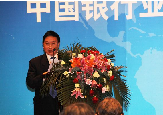关注社会:中国银行业前景转弱.jpg