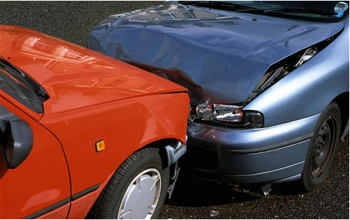 司机偷瞄行人 英国每年酿百万撞车事故.jpg