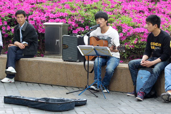 Shanghai’s trial runs of new regulations allowing street performers.jpg