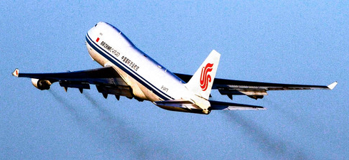 False threats on China's two flights lead to hot discussions among netizens.jpg