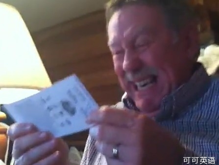 The American guy gave a ticket as a Christmas surprise. The fan’s father cried with joy.jpg