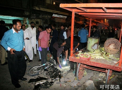卡拉奇为爆炸事件45名死难者举行哀悼.jpg