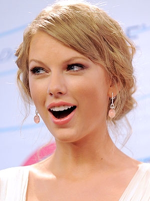 Country queen Taylor talked about feelings, saying that the media reports are absurd.jpg