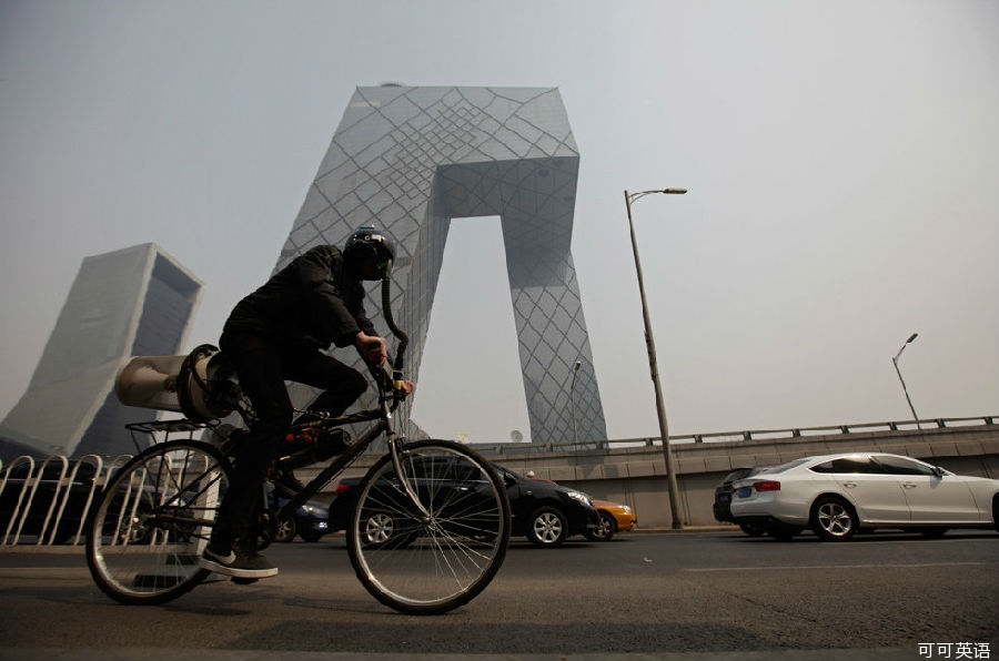 Can’t laugh or cry: Beijing pollution drives away foreigners.jpg
