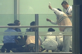 Concern for society: The public sympathizes with the bomber at Beijing Airport.jpg