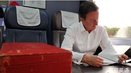 The forgetful British prime minister: Cameron lost the red box.jpg