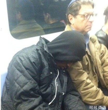 A warm scene on the New York subway Let him sleep with me.jpg