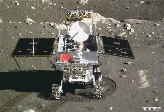 The Chinese "Jade Rabbit" landed on the moon to pose for mutual shooting.jpg