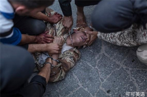 The Top Ten News Photos of Times in 2013 (10) The bloody scenes of Syrian beheading.jpg