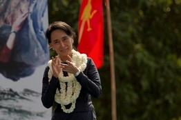 Aung San Suu Kyi hinted that it might boycott Myanmar’s 2015 general election.jpg