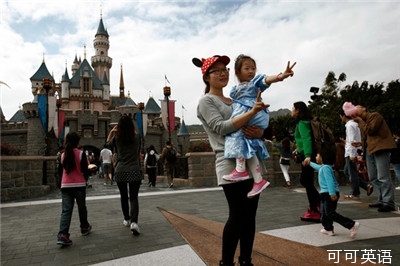 Hong Kong Disneyland may be profitable again in fiscal year 2013.jpg