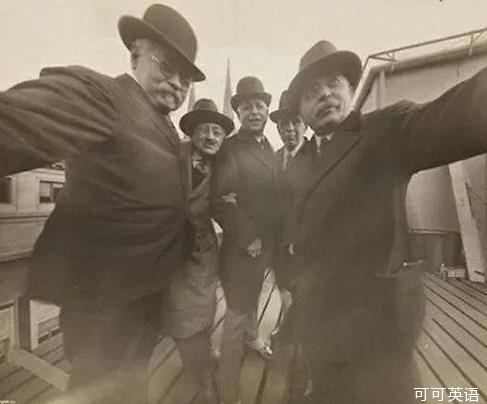 Selfie became popular in 1909. Gentlemen can also be full of cuteness.jpg