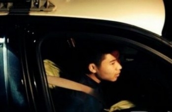 Chinese students studying in the US drag racing Los Angeles staged a runaway speed car .jpg