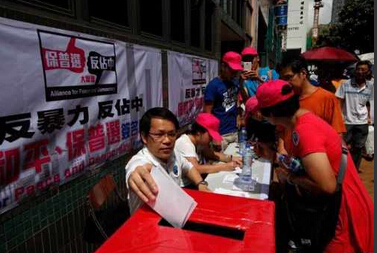 香港反"占中"阵营征集到近百万签名.jpg