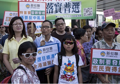 Zeng Junhua is worried that Hong Kong is facing a perfect storm.jpg
