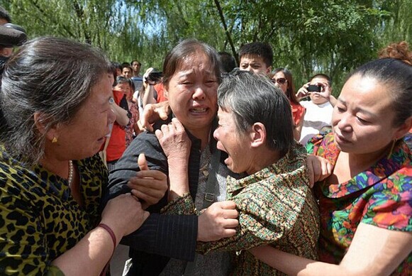The Chinese girl who took the wrong train was reunited with her family 37 years later.jpg