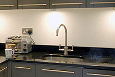 Everything but the kitchen sink 帶的東西太多了.jpg