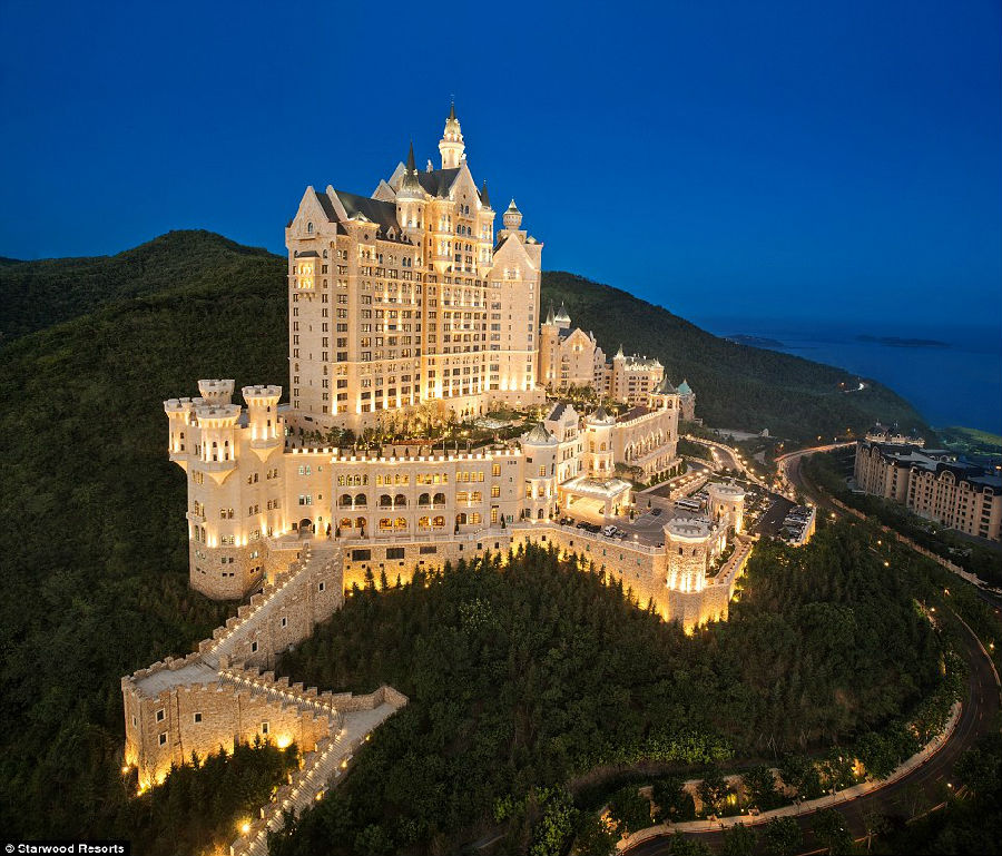 The Dalian Castle Hotel amazed netizens all over the world! (Multiple pictures).jpg