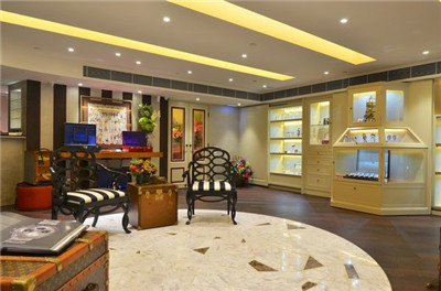 Milan antique watch dealers aim at the great market in Hong Kong.jpg