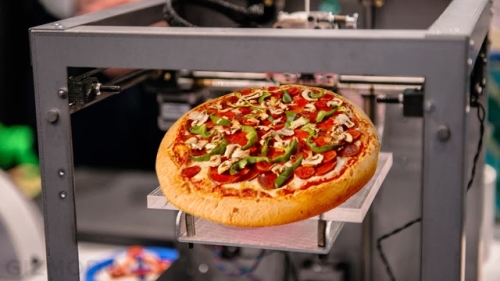 The 3D printer saves the world and prints food in a variety of ways.jpg