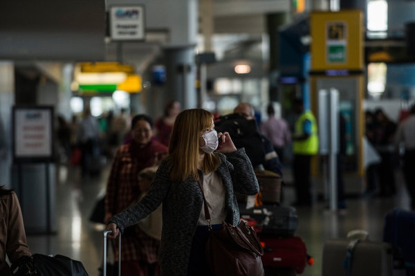 U.S. airports will test the body temperature of passengers in Ebola-affected areas.jpg