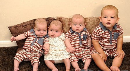 A four-year-old British woman gave birth to 4 babies in a year.jpg