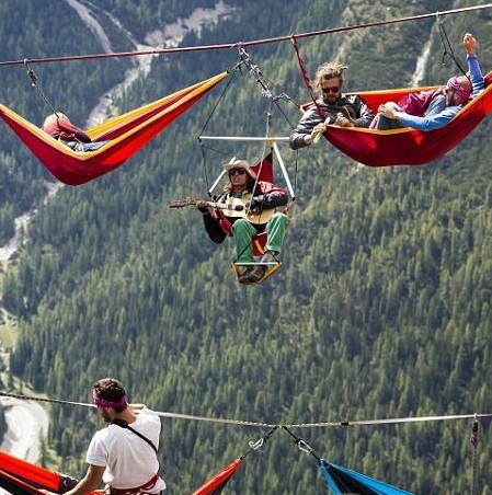The most exciting bedroom Sleeping in a 100-foot-high altitude hammock .jpg