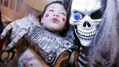 This year’s Halloween, Beijing subway bans "fancy costumes" .jpg