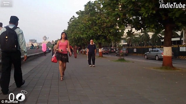 印度拍摄女子街头行走10小时，遭外网友讨伐3.jpg