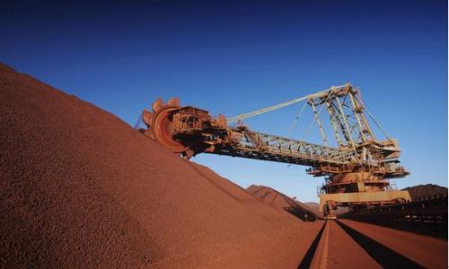The price of iron ore has fallen to a five-year low.jpg
