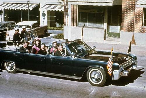肯尼迪总统乘坐的林肯敞篷车.jpg